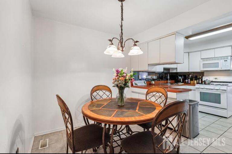 Photo 5 of 174 Nathan Drive, North Brunswick NJ 08902, North Brunswick, NJ