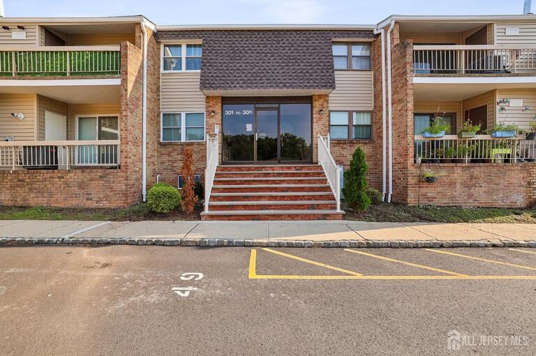 Photo 9 of 307 Sharon Court, Woodbridge Proper NJ 07095, Woodbridge Proper, NJ