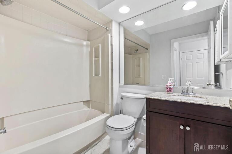 Photo 16 of 1108 Stoneridge Circle, Helmetta NJ 08828, Helmetta, NJ