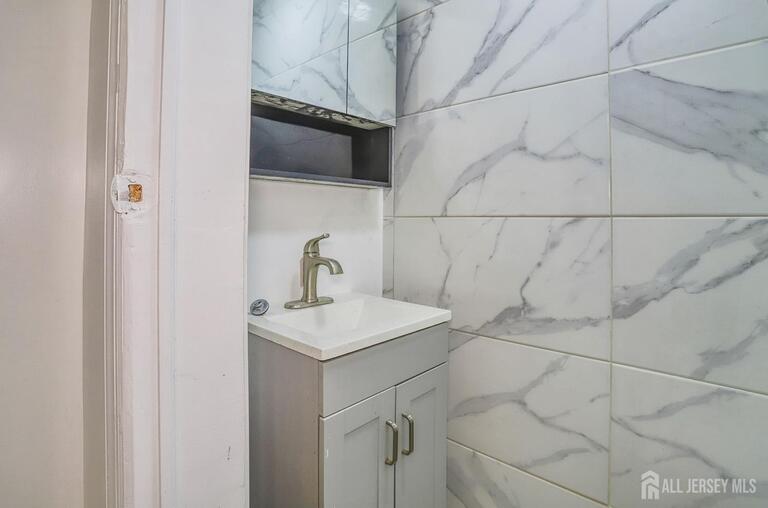 Photo 5 of 9017 Riverside Place, North Bergen NJ 0747, North Bergen, NJ