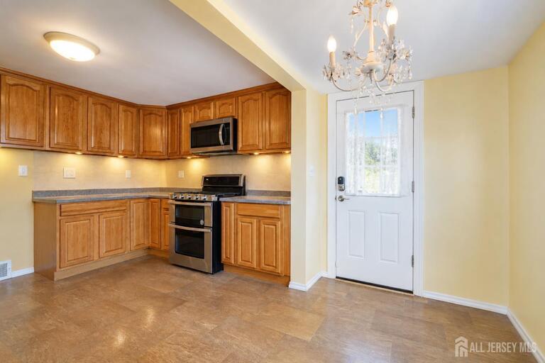 Photo 11 of 217 Bergen Street, Woodbridge Proper NJ 07095, Woodbridge Proper, NJ