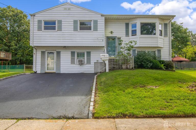 Photo 4 of 31 Heidi Drive, Fords NJ 08863, Fords, NJ