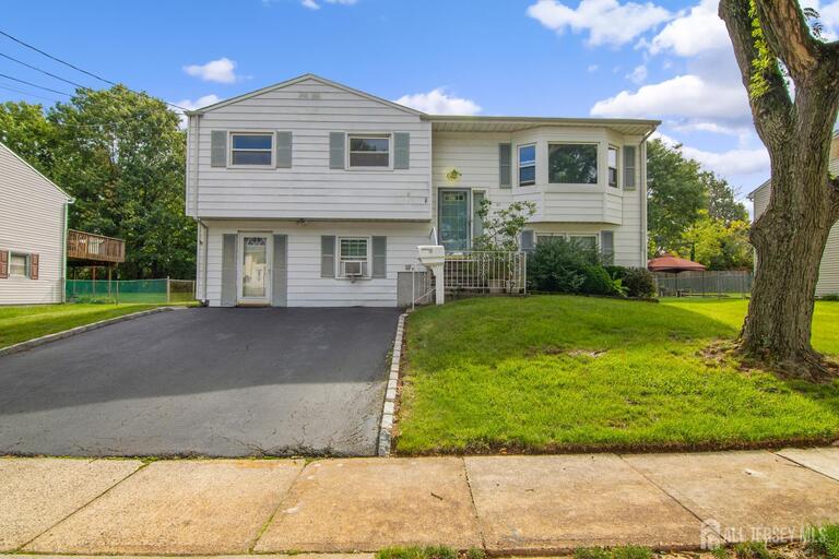 Photo 3 of 31 Heidi Drive, Fords NJ 08863, Fords, NJ