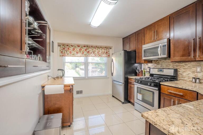 Photo 6 of 6005 N Oaks Boulevard, North Brunswick NJ 08902, North Brunswick, NJ