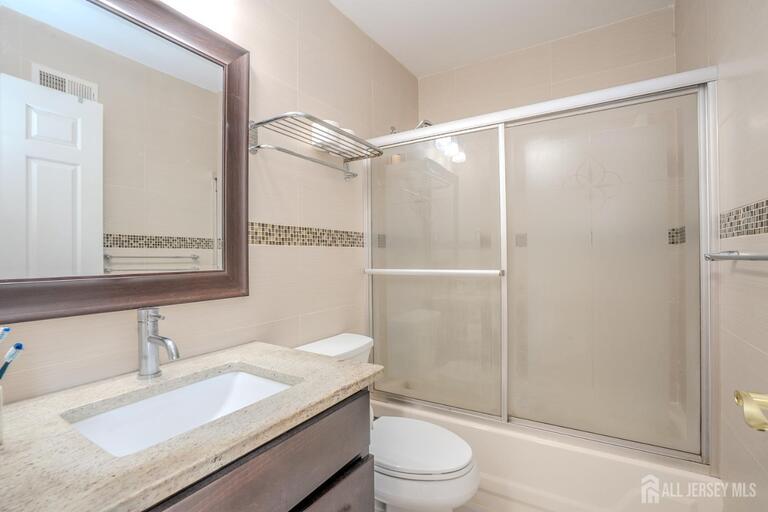 Photo 19 of 6005 N Oaks Boulevard, North Brunswick NJ 08902, North Brunswick, NJ