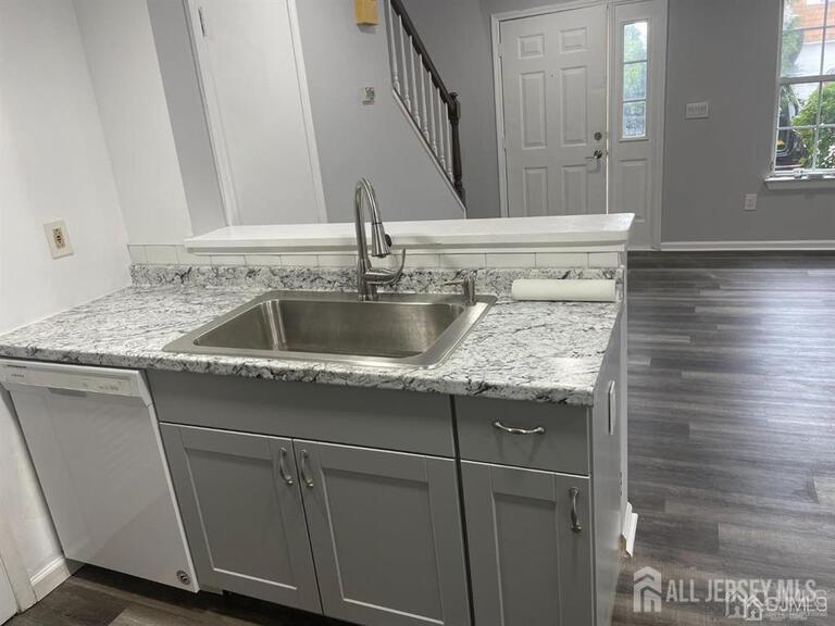Photo 3 of 23 Delavan Court, New Brunswick NJ 0890, New Brunswick, NJ