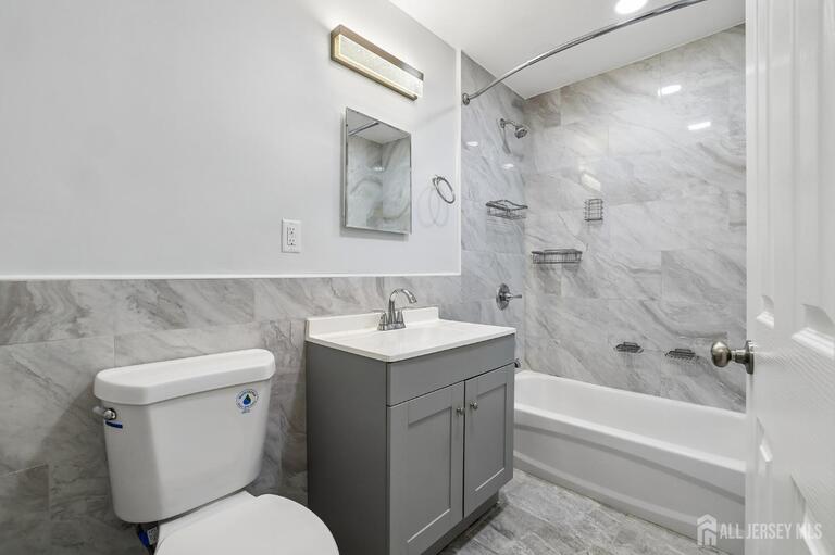 Photo 17 of 89 Homes Park Avenue, Iselin NJ 08830, Iselin, NJ