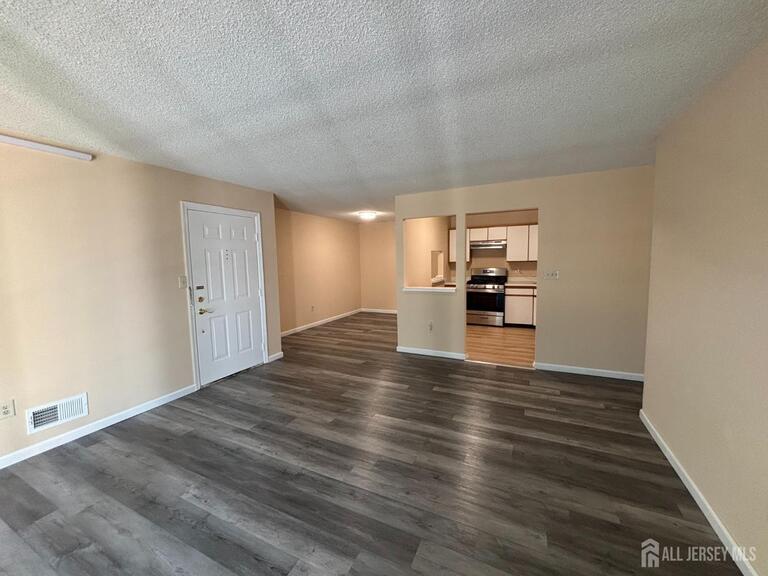 Photo 5 of 279 Kempsey Drive, North Brunswick NJ 08902, North Brunswick, NJ