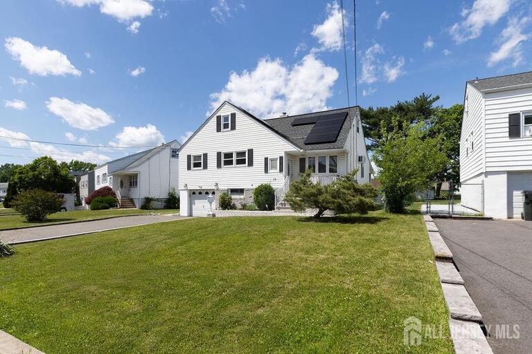 Photo 3 of 19 Jonquil Circle, Fords NJ 08863, Fords, NJ