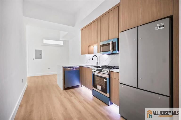 Photo 5 of 291 New York Avenue # 4, Jersey City NJ 07307, Jersey City, NJ