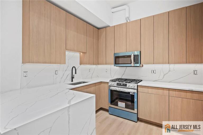 Photo 8 of 291 New York Avenue # 4, Jersey City NJ 07307, Jersey City, NJ