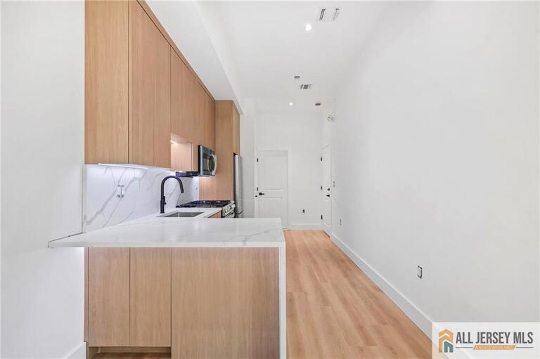 Photo 3 of 291 New York Avenue # 4, Jersey City NJ 07307, Jersey City, NJ