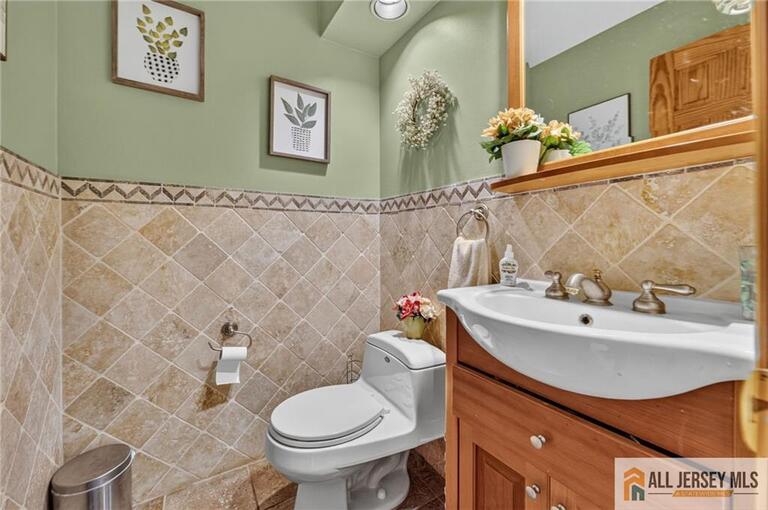 Photo 26 of 121 W Hill Road, Colonia NJ 07067, Colonia, NJ