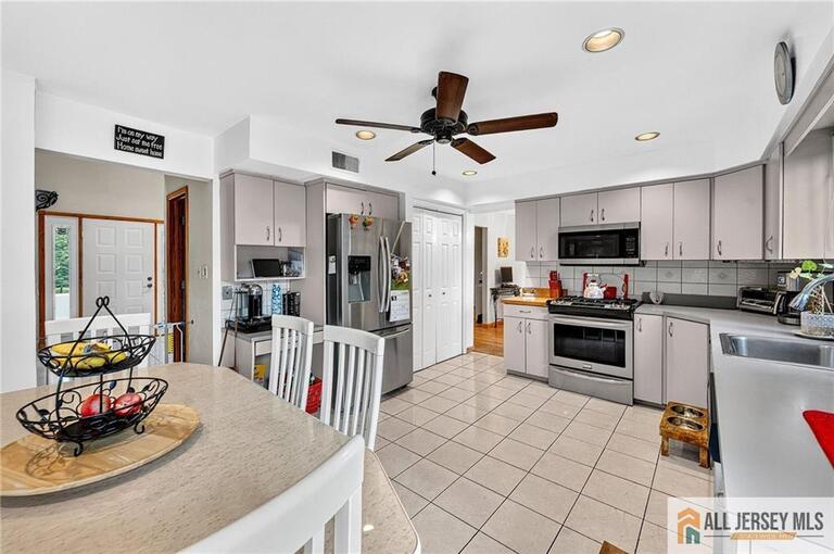 Photo 10 of 121 W Hill Road, Colonia NJ 07067, Colonia, NJ