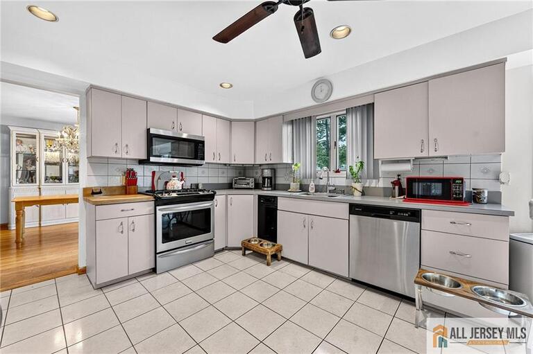 Photo 6 of 121 W Hill Road, Colonia NJ 07067, Colonia, NJ