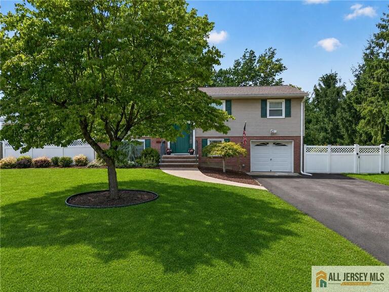 Photo 4 of 104 Pinewood Road, Howell NJ 07731, Howell, NJ