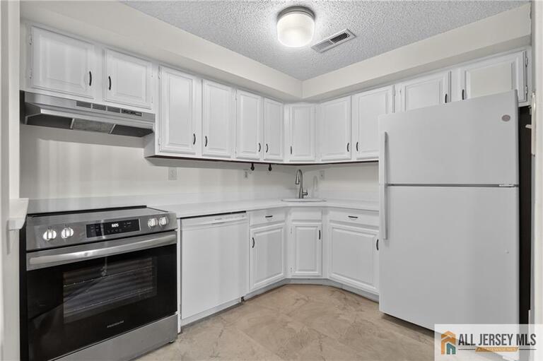 Photo 7 of 2204 Aspen Drive, Plainsboro NJ 08536, Plainsboro, NJ