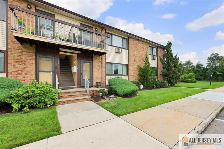 Photo 2 of 621 Cricket Lane # 621, Woodbridge Proper NJ 07095, Woodbridge Proper, NJ