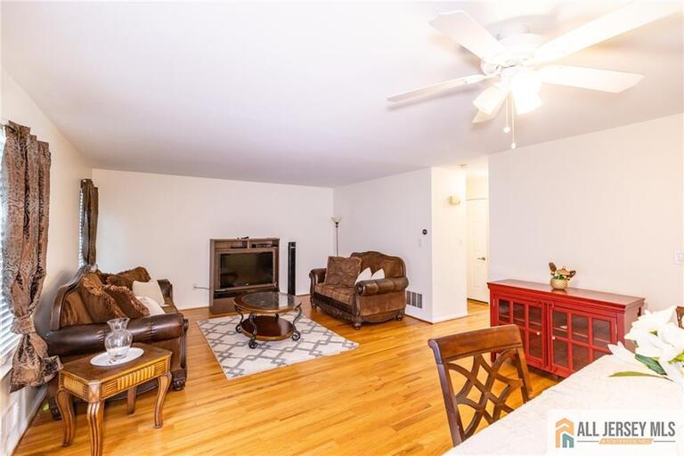 Photo 4 of 17 Heritage Court, Ewing NJ 08628, Ewing, NJ