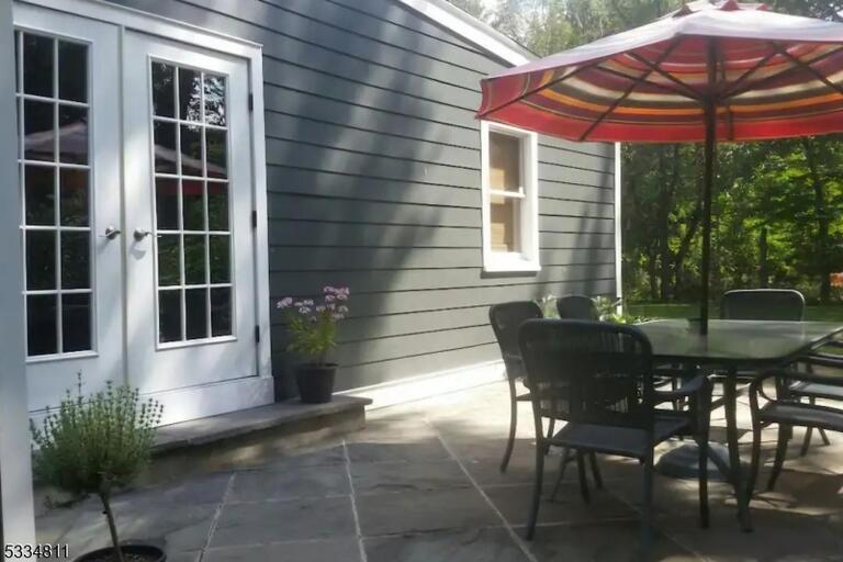 Property listing MLS 4006887 photo 1