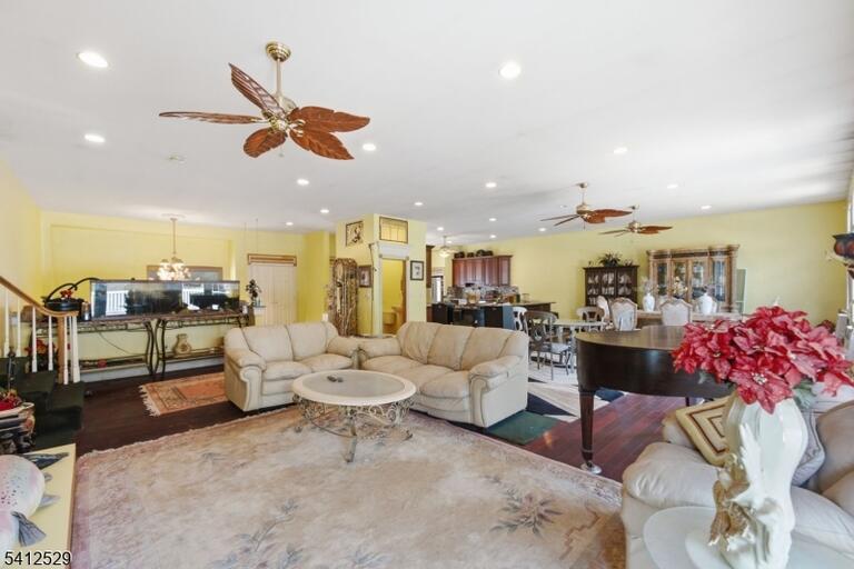 Property listing MLS 4010735 photo 18