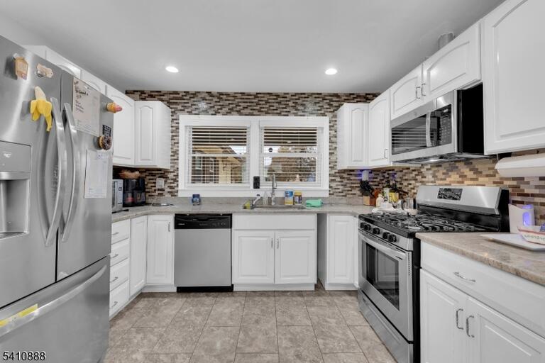 Property listing MLS 4011021 photo 14