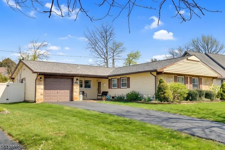 Property listing MLS 4011021 photo 2