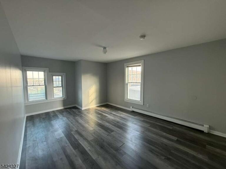 Property listing MLS 4020647 photo 5