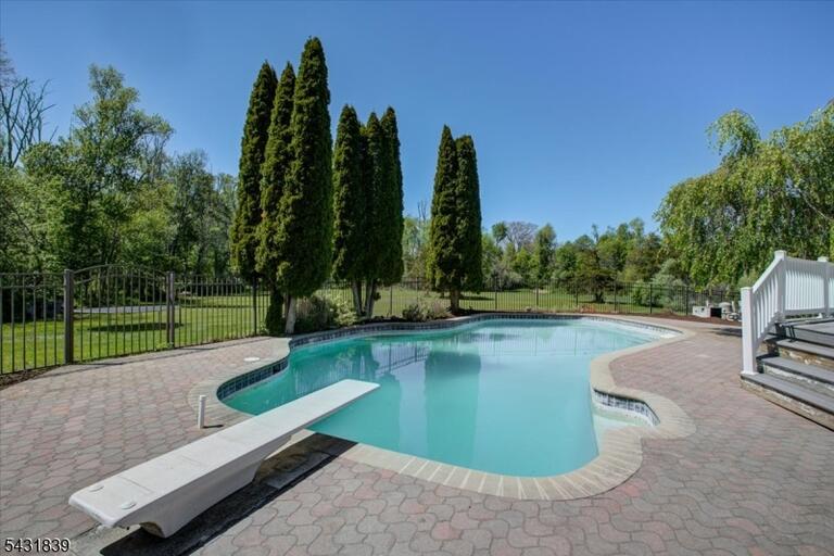 Property listing MLS 4027784 photo 41