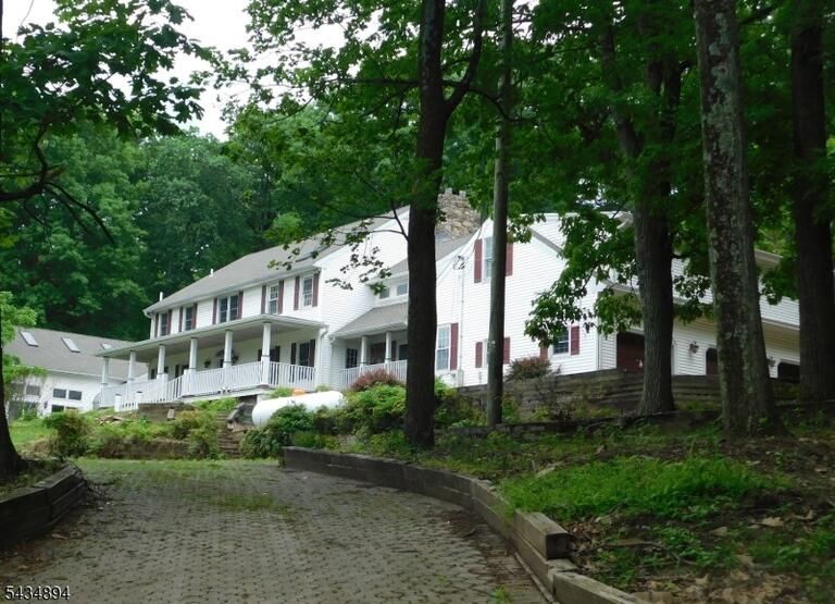 Property listing MLS 4030295 photo 1