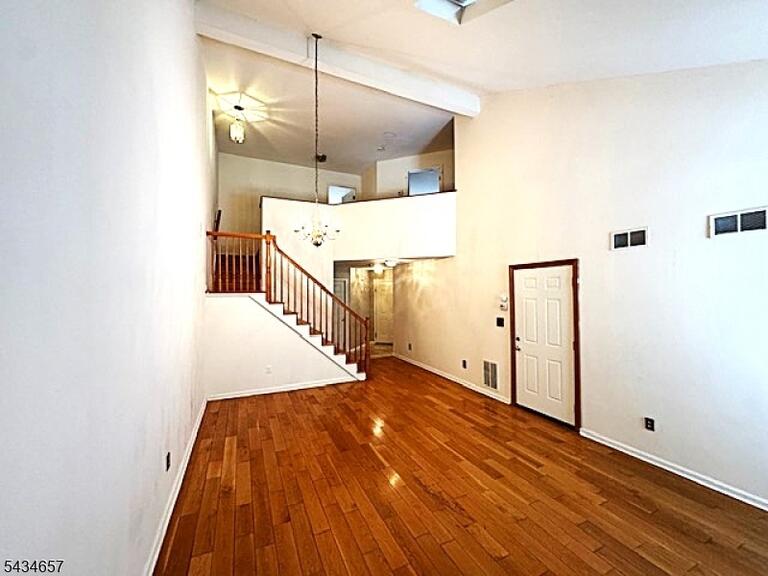 Property listing MLS 4030332 photo 5