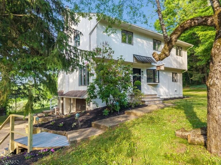 Property listing MLS 4030870 photo 1