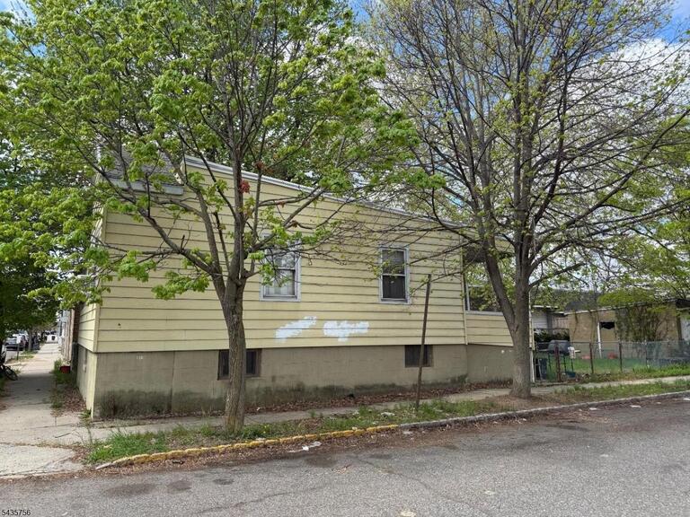 Property listing MLS 4030951 photo 2