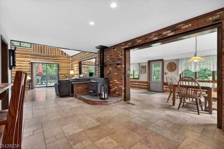Property listing MLS 4031565 photo 14