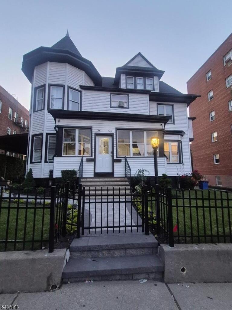 Property listing MLS 4031570 photo 2