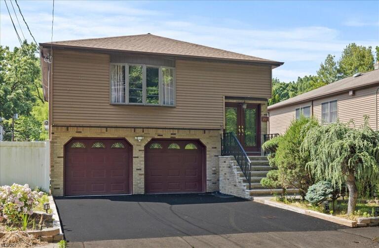 Property listing MLS 4032497 photo 1