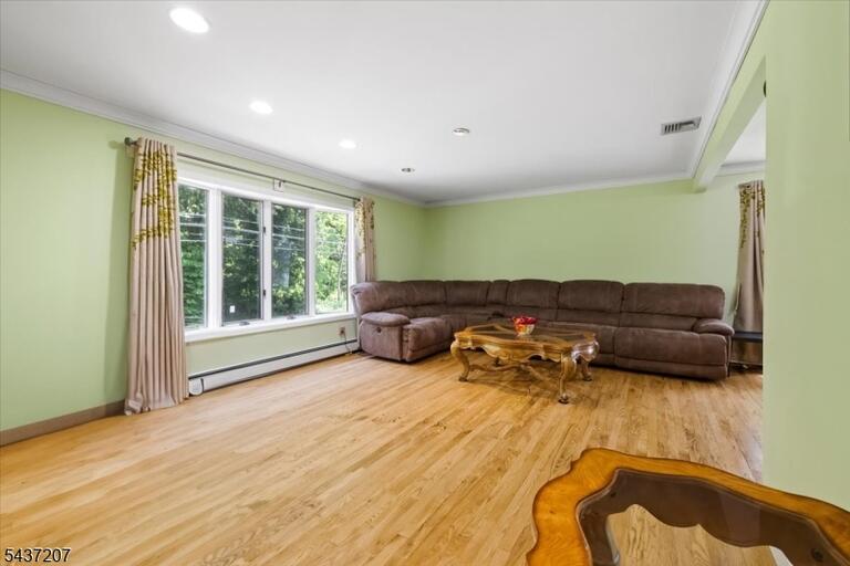 Property listing MLS 4032497 photo 2