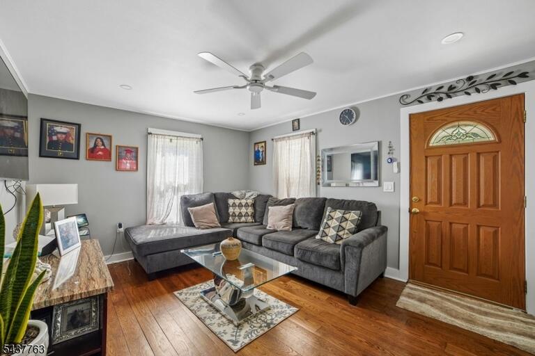 Property listing MLS 4032726 photo 3