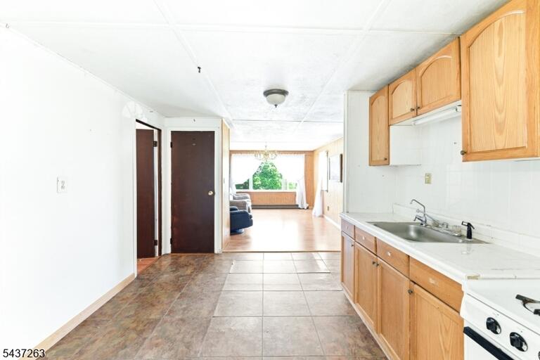 Property listing MLS 4033746 photo 3