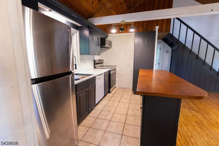 Property listing MLS 4035025 photo 8
