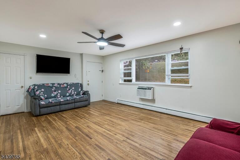 Property listing MLS 4035622 photo 9