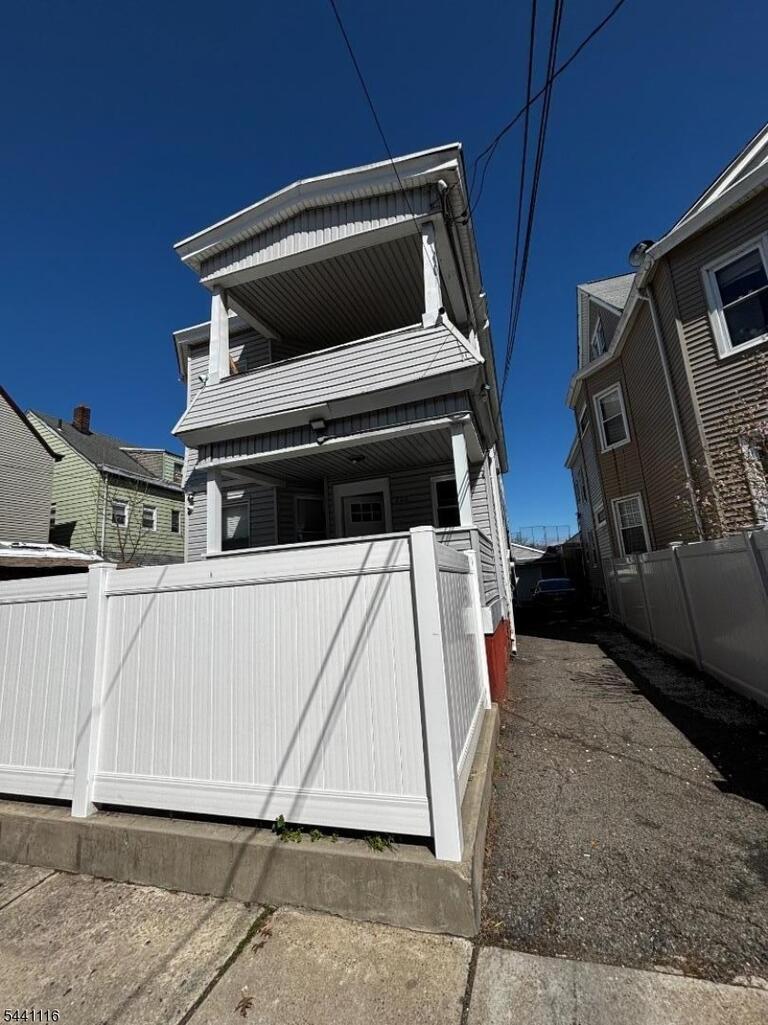 Property listing MLS 4035679 photo 2