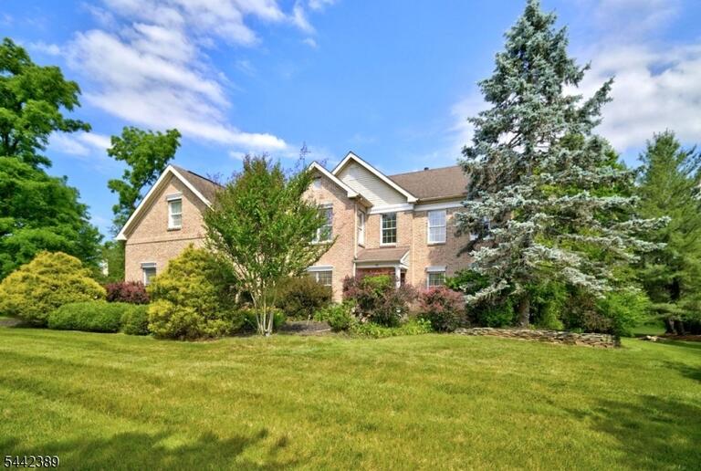Property listing MLS 4036804 photo 1