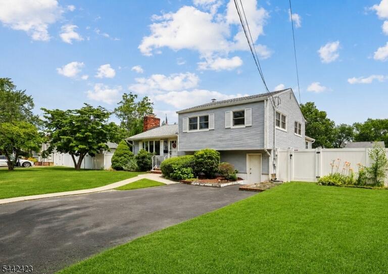 Property listing MLS 4036851 photo 1