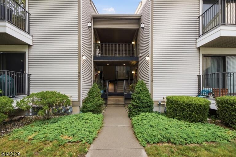 Property listing MLS 4036903 photo 3