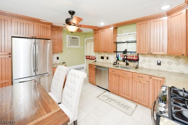 Property listing MLS 4036989 photo 4