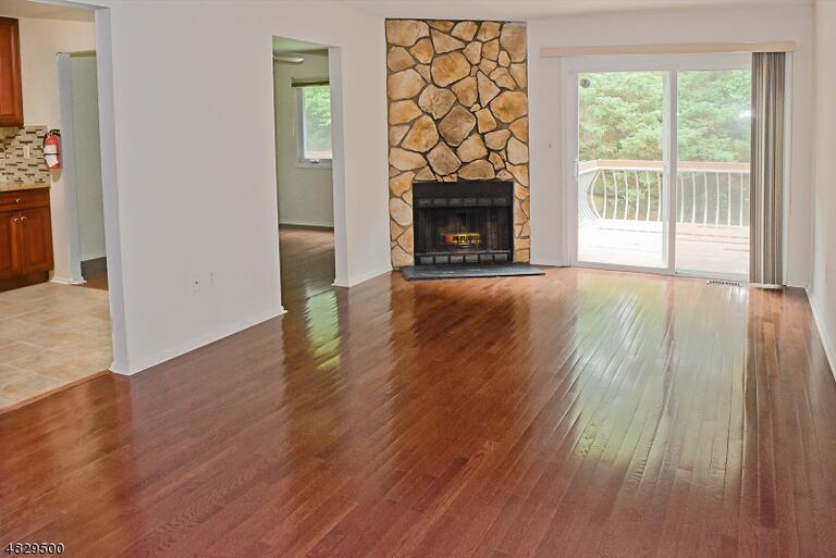 Property listing MLS 4037077 photo 3