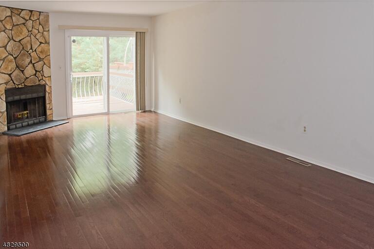 Property listing MLS 4037077 photo 4