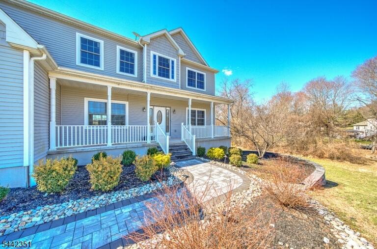 Property listing MLS 4037173 photo 1