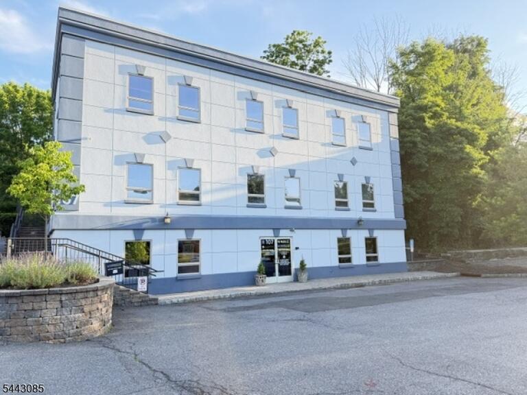 Property listing MLS 4037506 photo 1